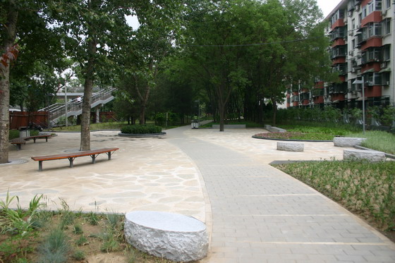 清華東路道路綠化工程學(xué)院廣場(chǎng)