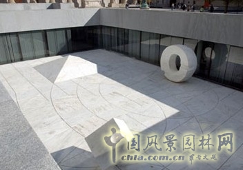 貝尼克圖書(shū)館下沉庭院
