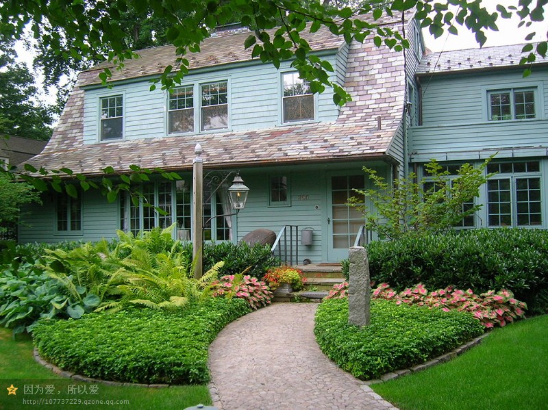 在這個空間里，設計師采用了不對稱平衡的概念