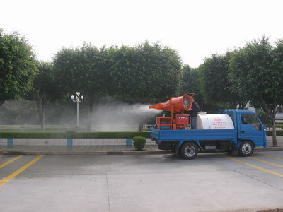 園林綠化高射程車載噴霧機(jī)