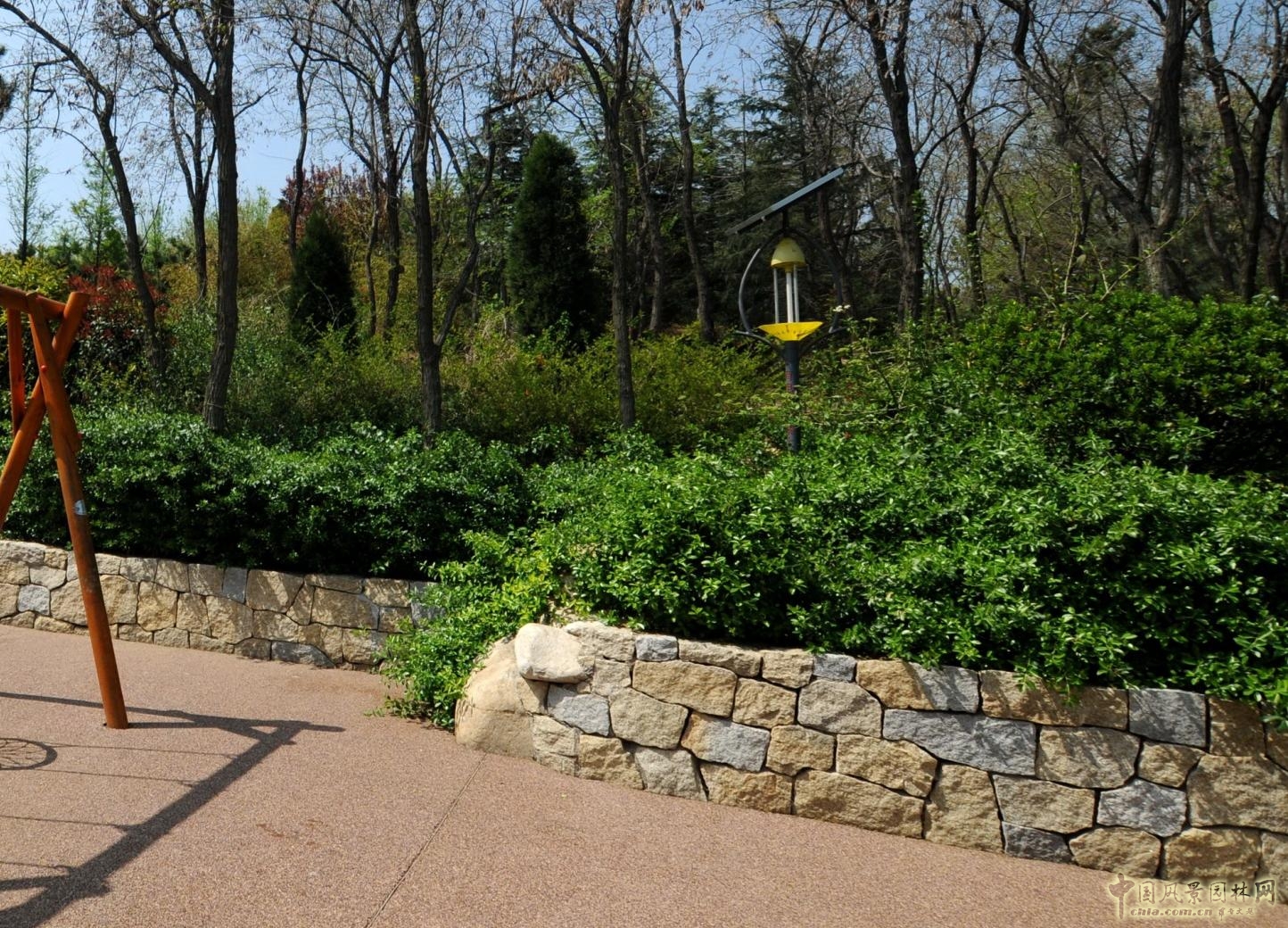 公園內(nèi)高差的處理——卵石、毛石砌筑