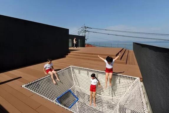 幼兒園不是游樂場，也不需要五顏六色