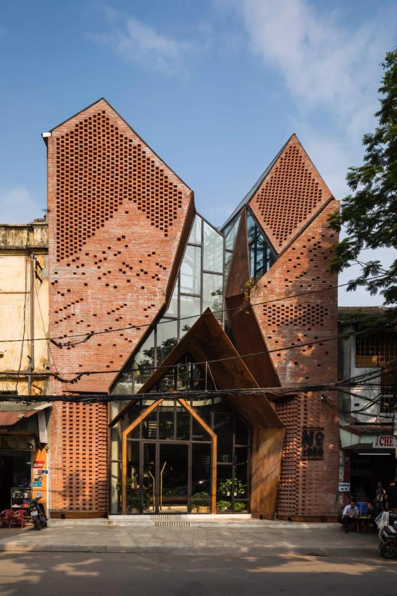 No.1986 咖啡餐廳，奇奇怪怪的‘烏鴉嘴’空間 / Le House