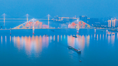 榮浩磊:城市燈光秀點亮藝術生活