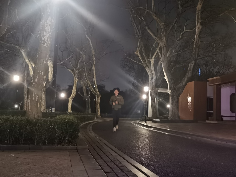 24小時公園不斷建成 會有多少人來夜游？